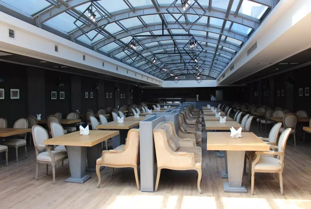 SKY hotel_shabavizparvaz_02.jpg